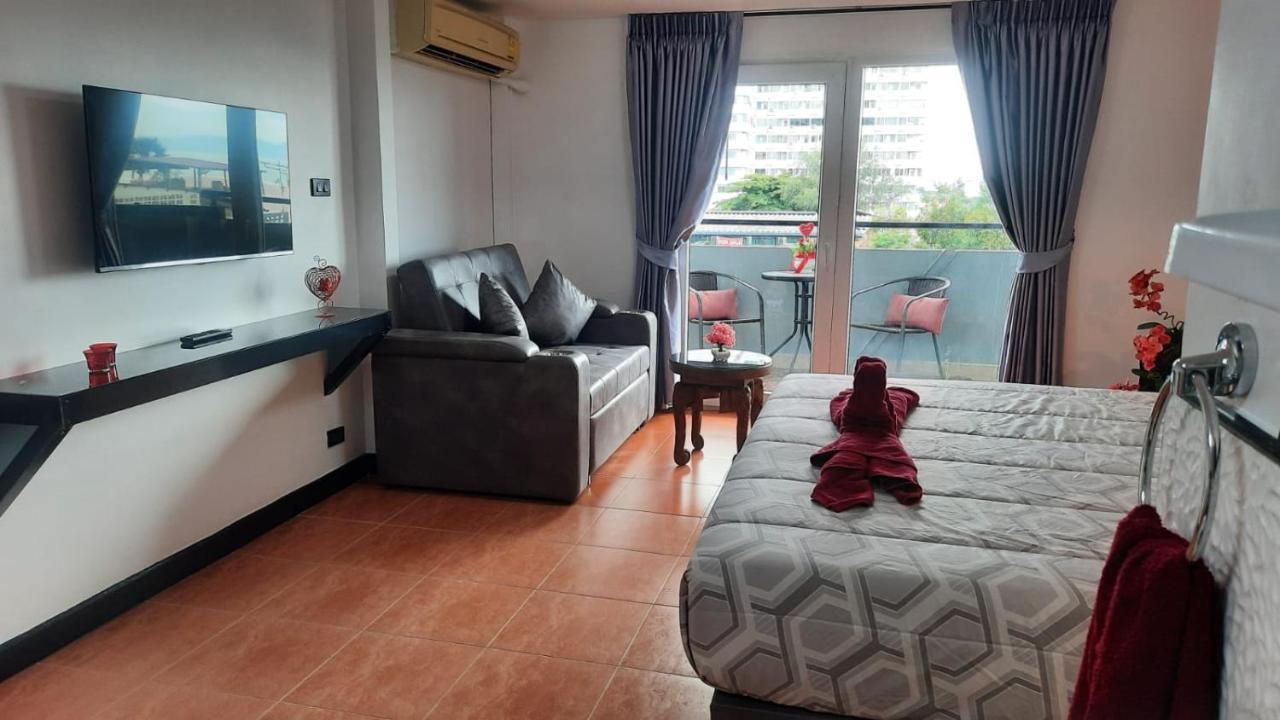 Happy Beach Jomtien Guesthouse Exteriör bild