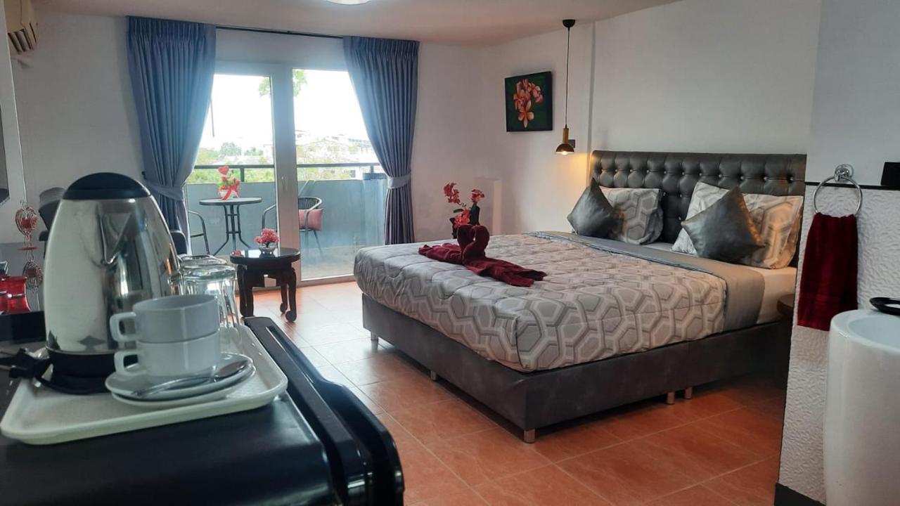 Happy Beach Jomtien Guesthouse Exteriör bild