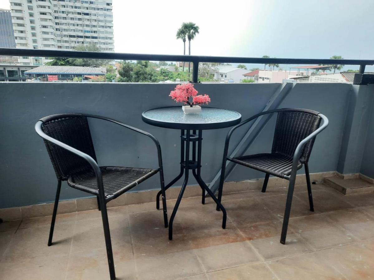 Happy Beach Jomtien Guesthouse Exteriör bild